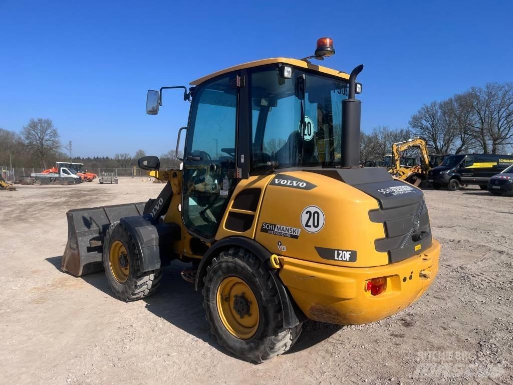 Volvo L20F  1415h Naudoti ratiniai krautuvai