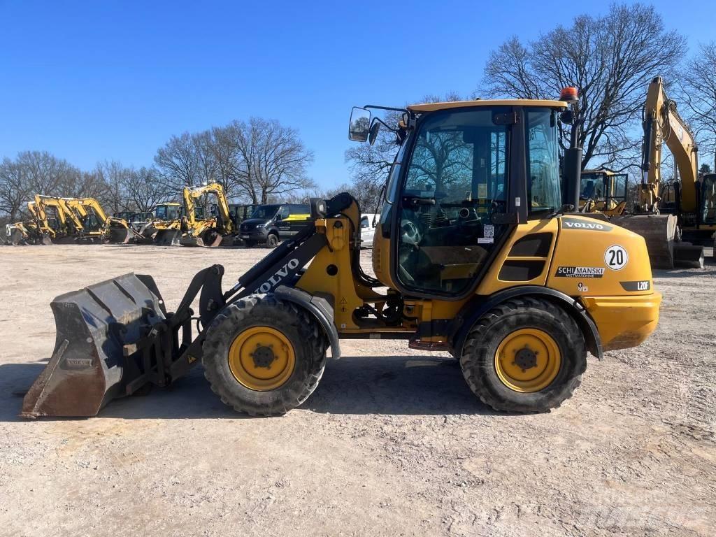 Volvo L20F  1415h Naudoti ratiniai krautuvai