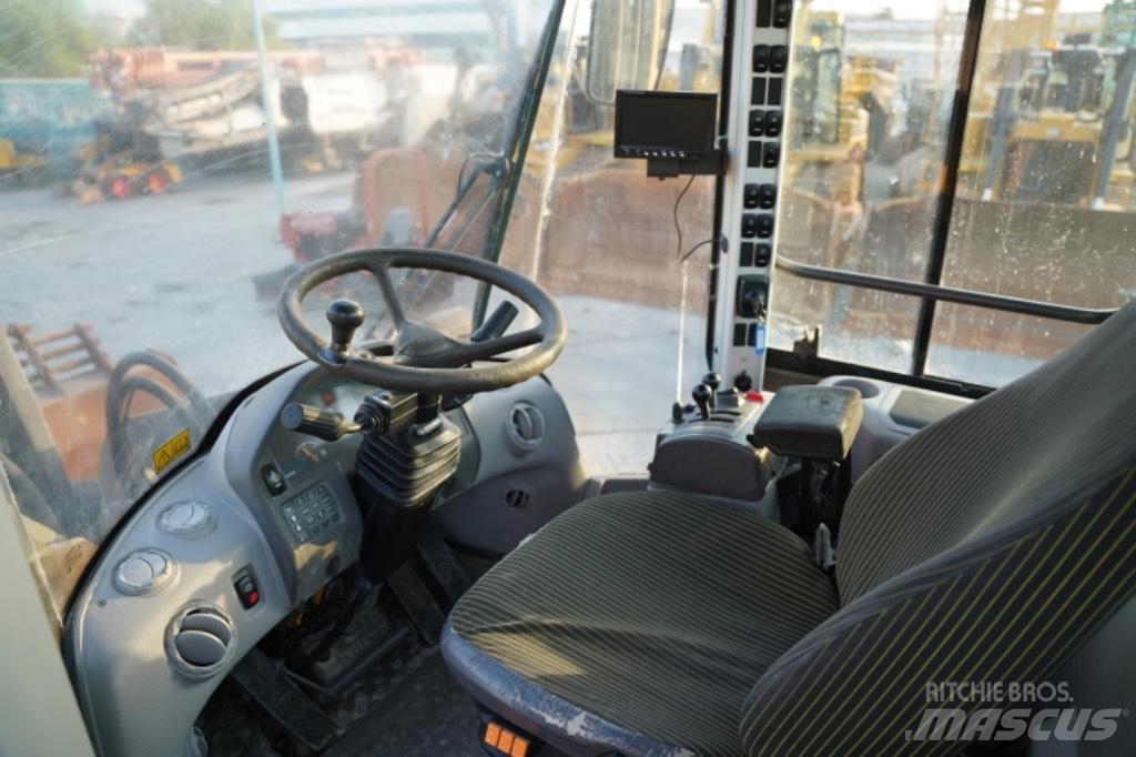 Volvo L220 F Naudoti ratiniai krautuvai