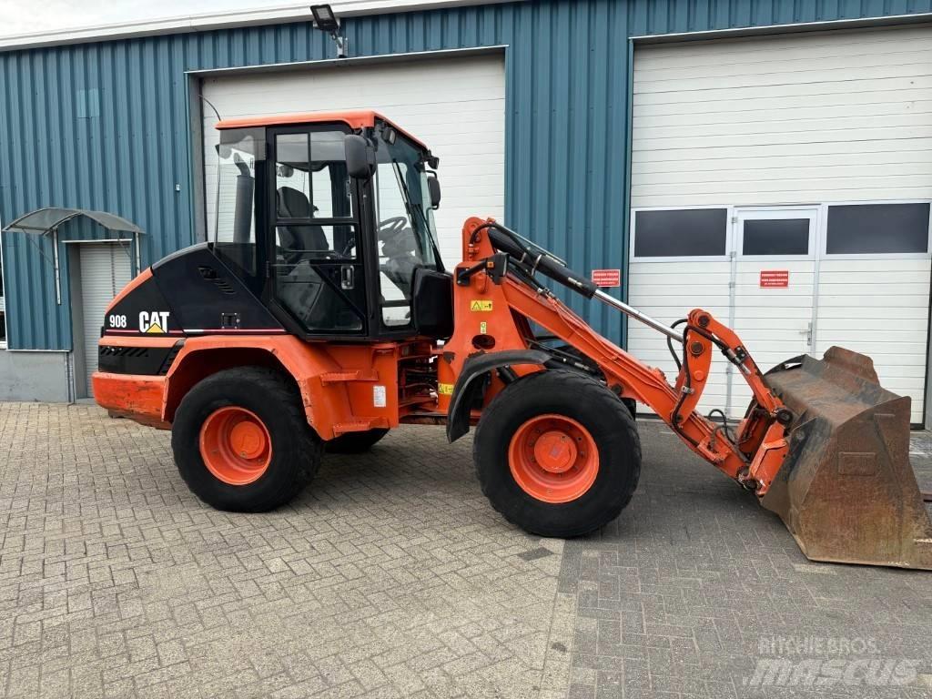 CAT 908 Naudoti ratiniai krautuvai