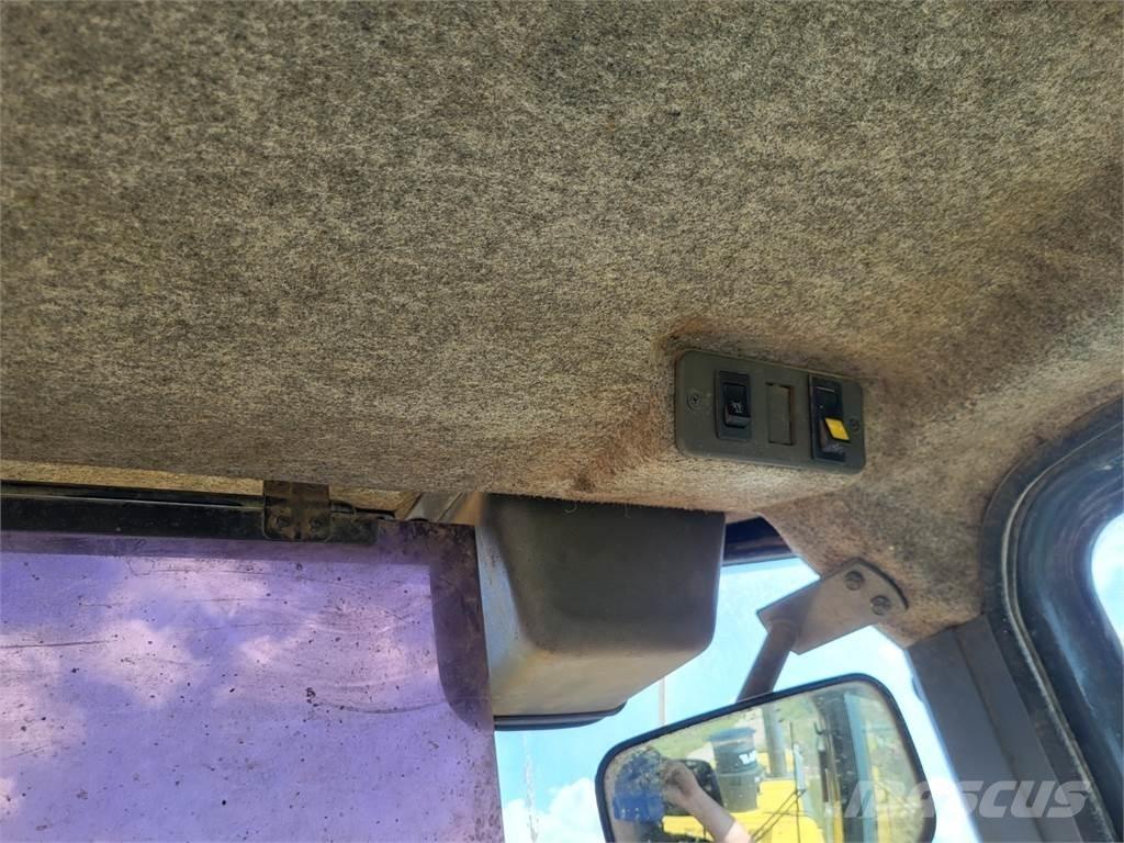 Komatsu WF 450T-3 Statyba - Kita