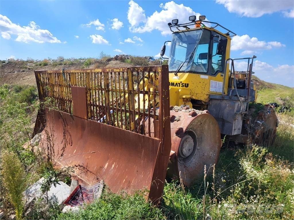 Komatsu WF 450T-3 Statyba - Kita