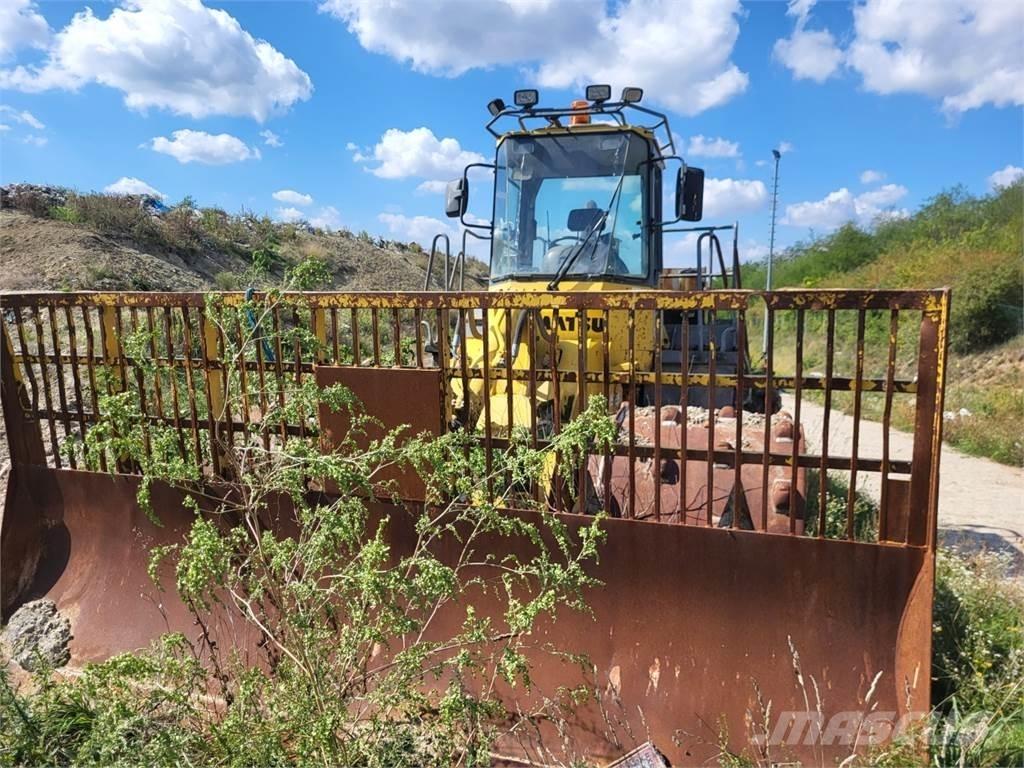Komatsu WF 450T-3 Statyba - Kita