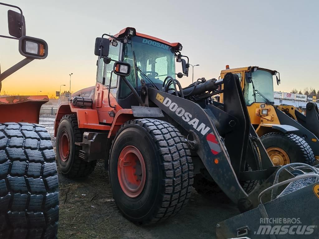 Doosan DL 220 Naudoti ratiniai krautuvai