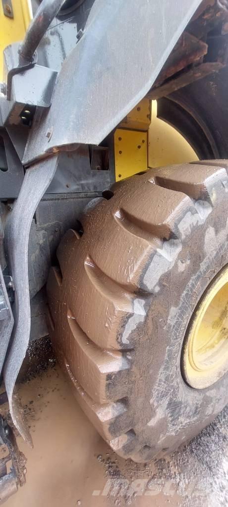 Komatsu WA470-8 Naudoti ratiniai krautuvai