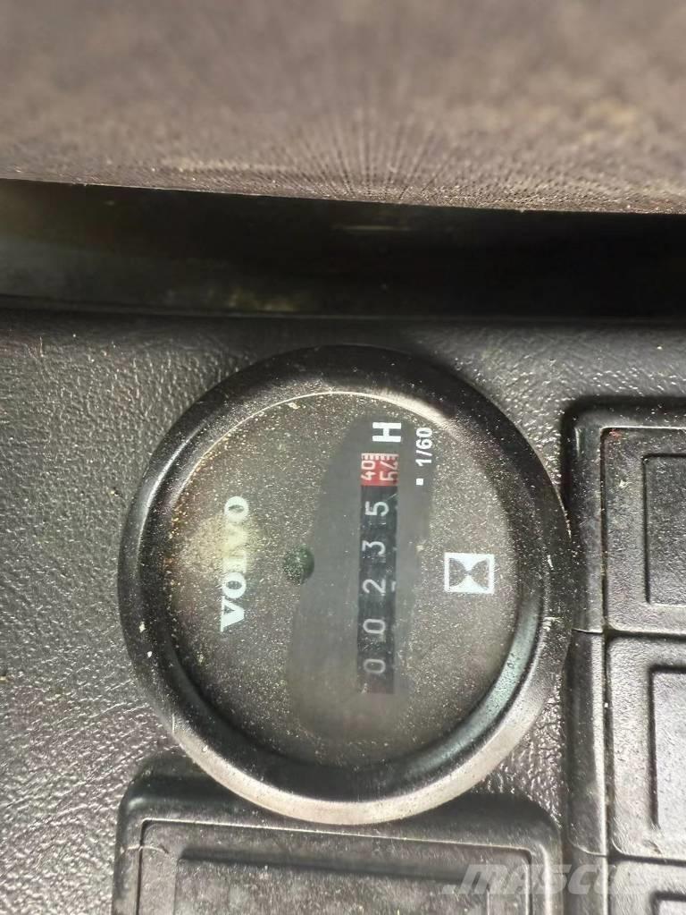 Volvo 140 Vikšriniai ekskavatoriai