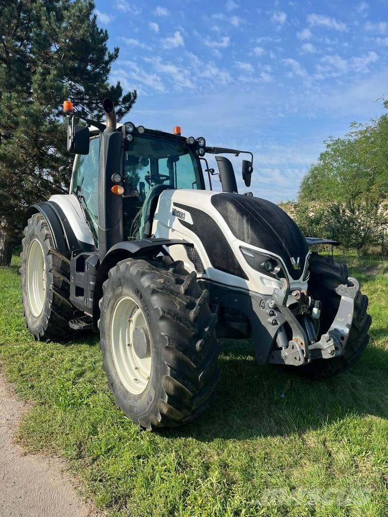 Valtra T234 Versu Traktoriai