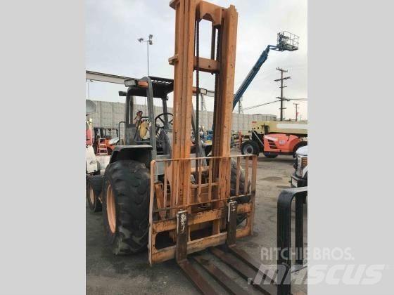 CASE 586H Visureigiai krautuvai