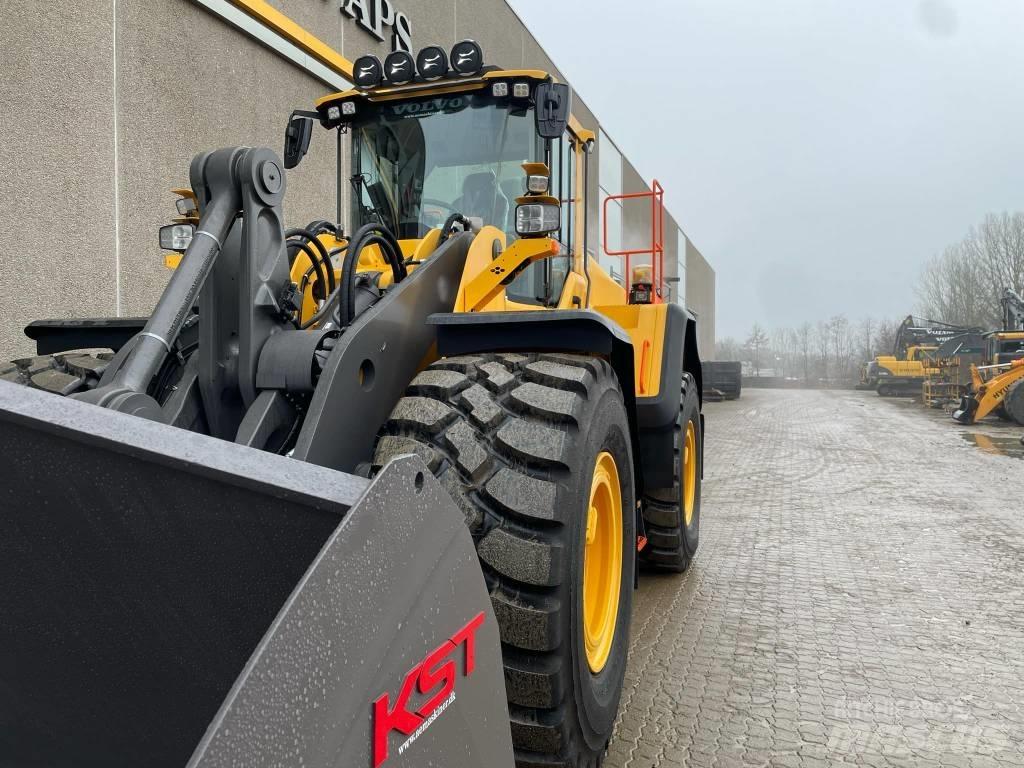 Volvo L 180 H Naudoti ratiniai krautuvai