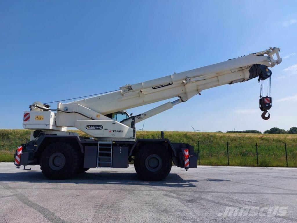Terex RT100 Neapdoroto reljefo kranai