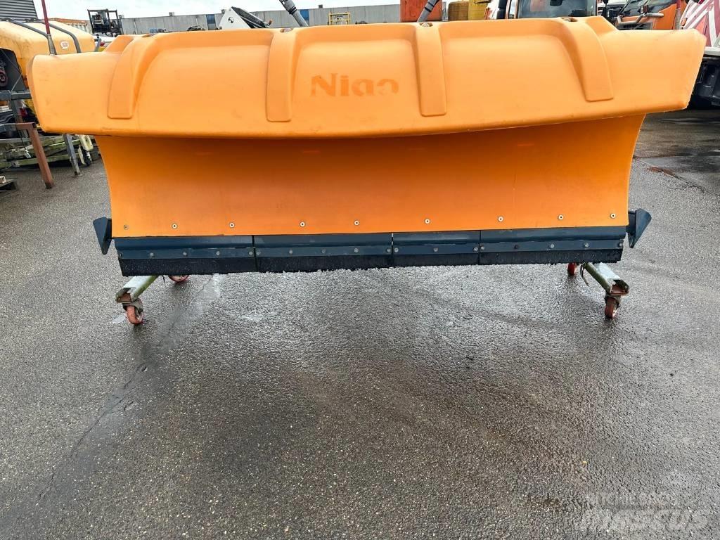 Nido SNK240VPZ Sniego peiliai ir valytuvai