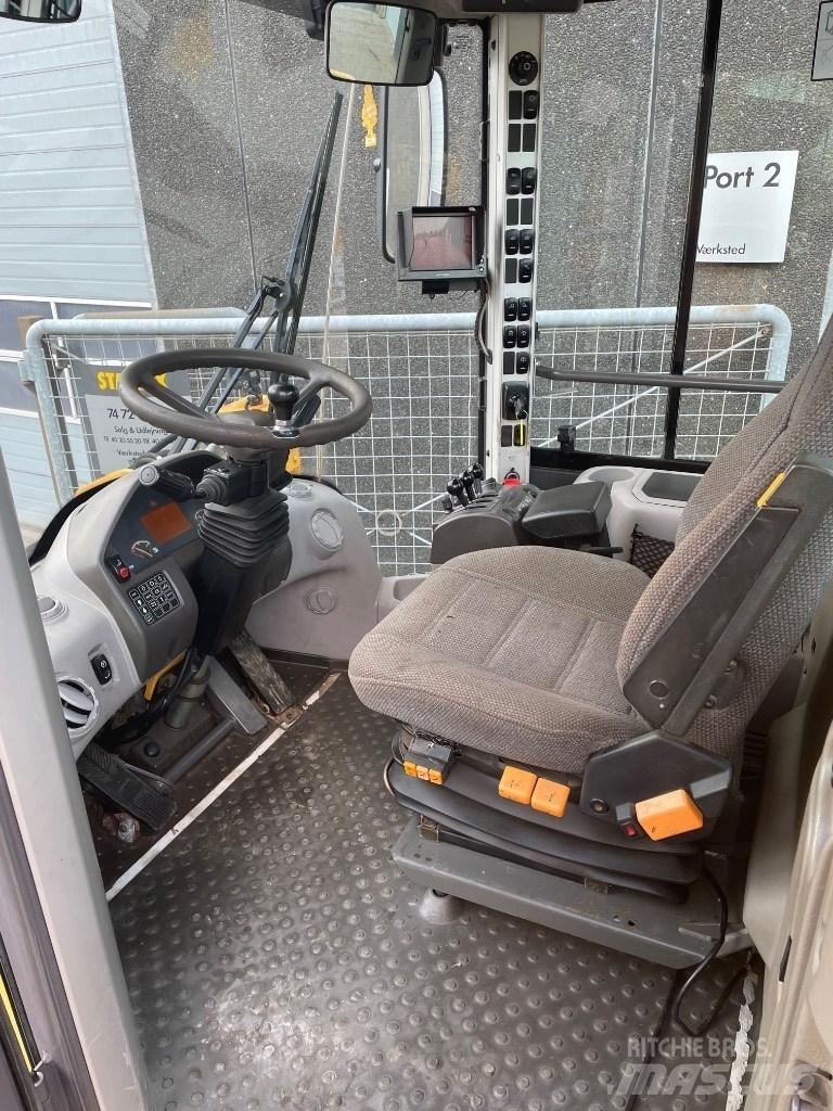 Volvo L90F Naudoti ratiniai krautuvai