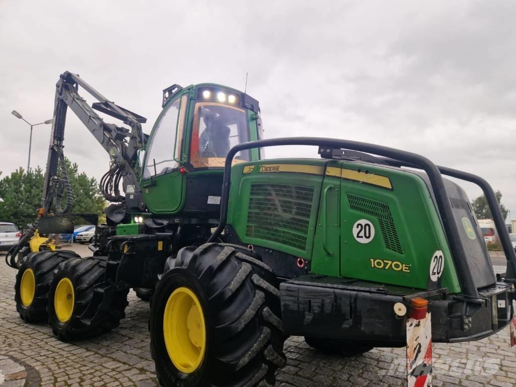 John Deere 1070 E Miško technika (Harvesteriai)