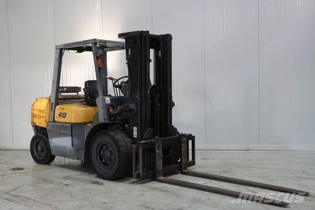 TCM FD40T2 Dyzeliniai krautuvai