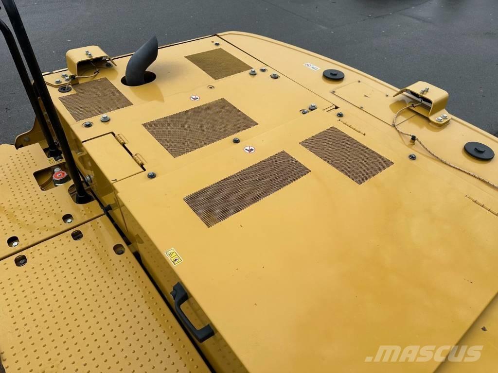 CAT 323 Vikšriniai ekskavatoriai