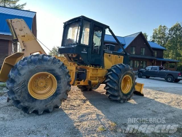 John Deere 540 G III Skiedrovežiai