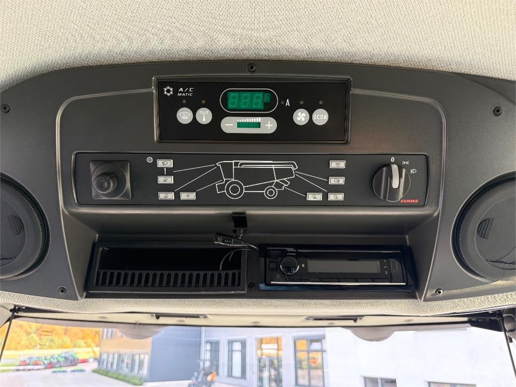 CLAAS LEXION 7500 Derliaus nuėmimo kombainai