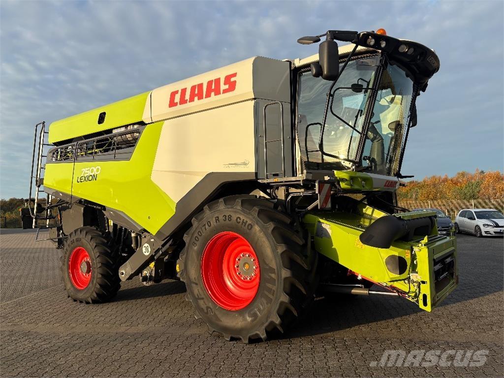 CLAAS LEXION 7500 Derliaus nuėmimo kombainai