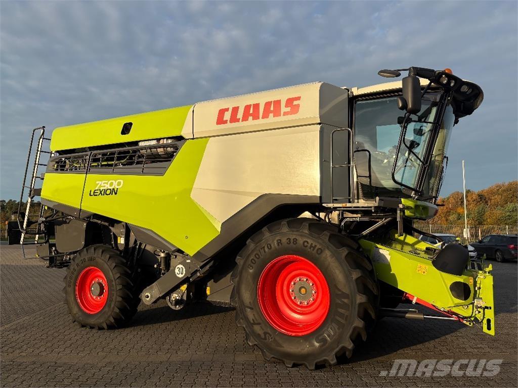 CLAAS LEXION 7500 Derliaus nuėmimo kombainai