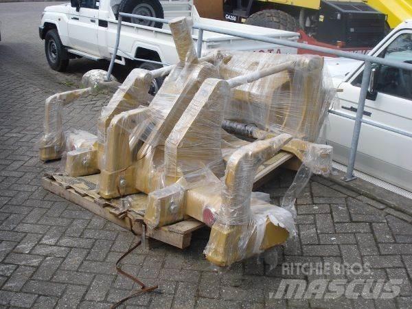 CAT 140M/160M Ripper Statyba - Kita