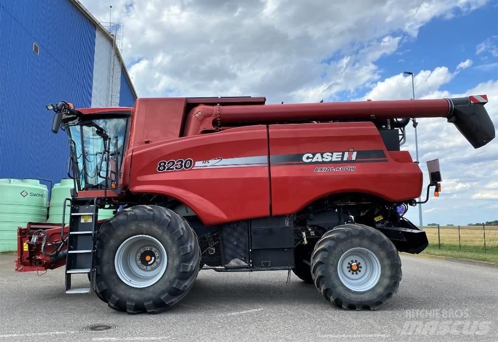 Case IH 8230 Derliaus nuėmimo kombainai