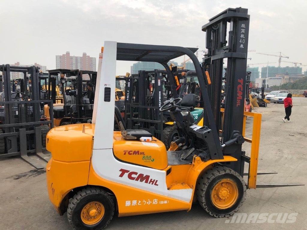 TCM FD 30 Dyzeliniai krautuvai