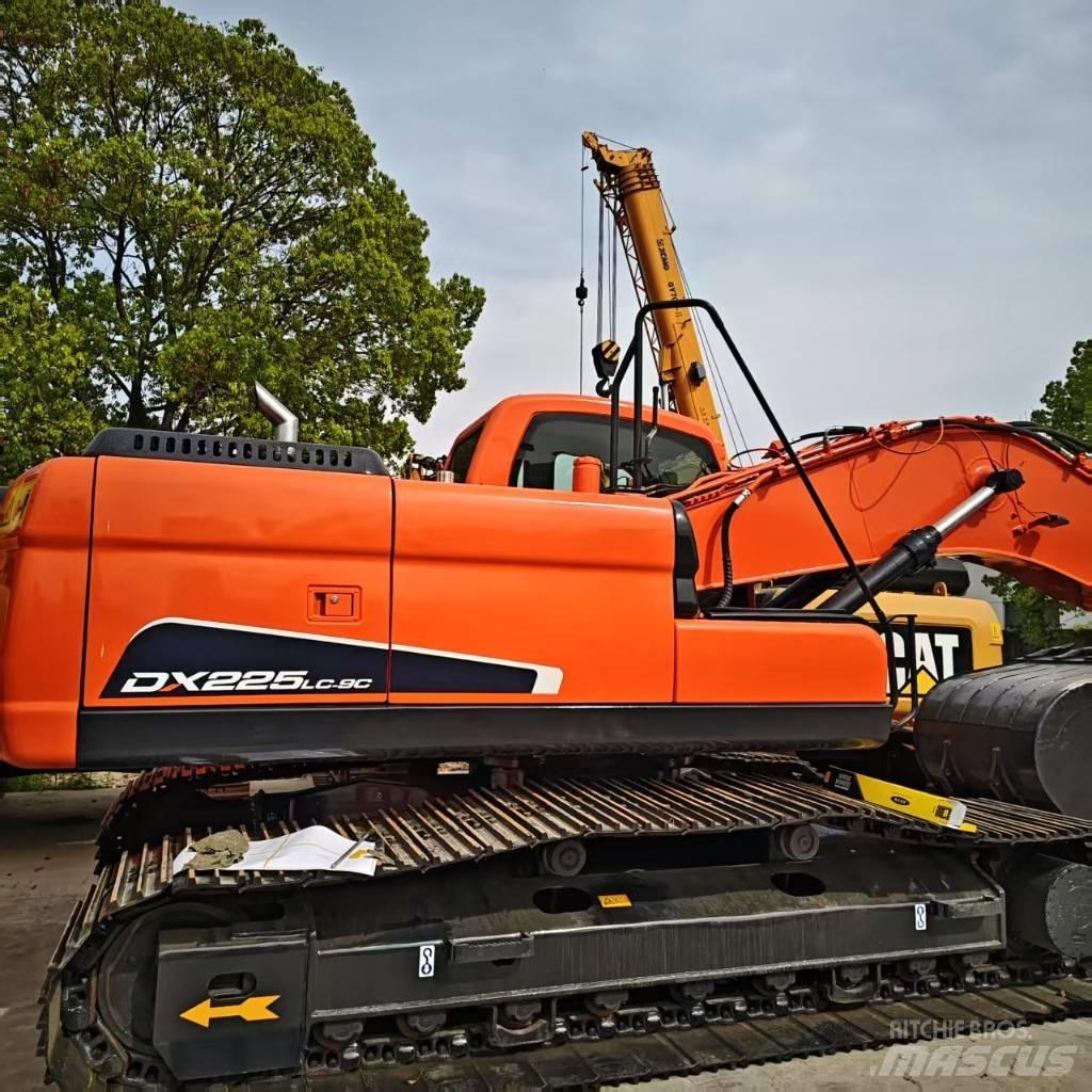 Doosan DX 225 Vikšriniai ekskavatoriai