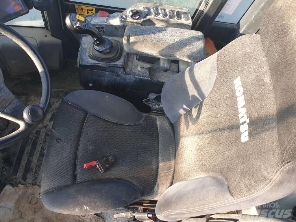 Komatsu WA320-8 Naudoti ratiniai krautuvai