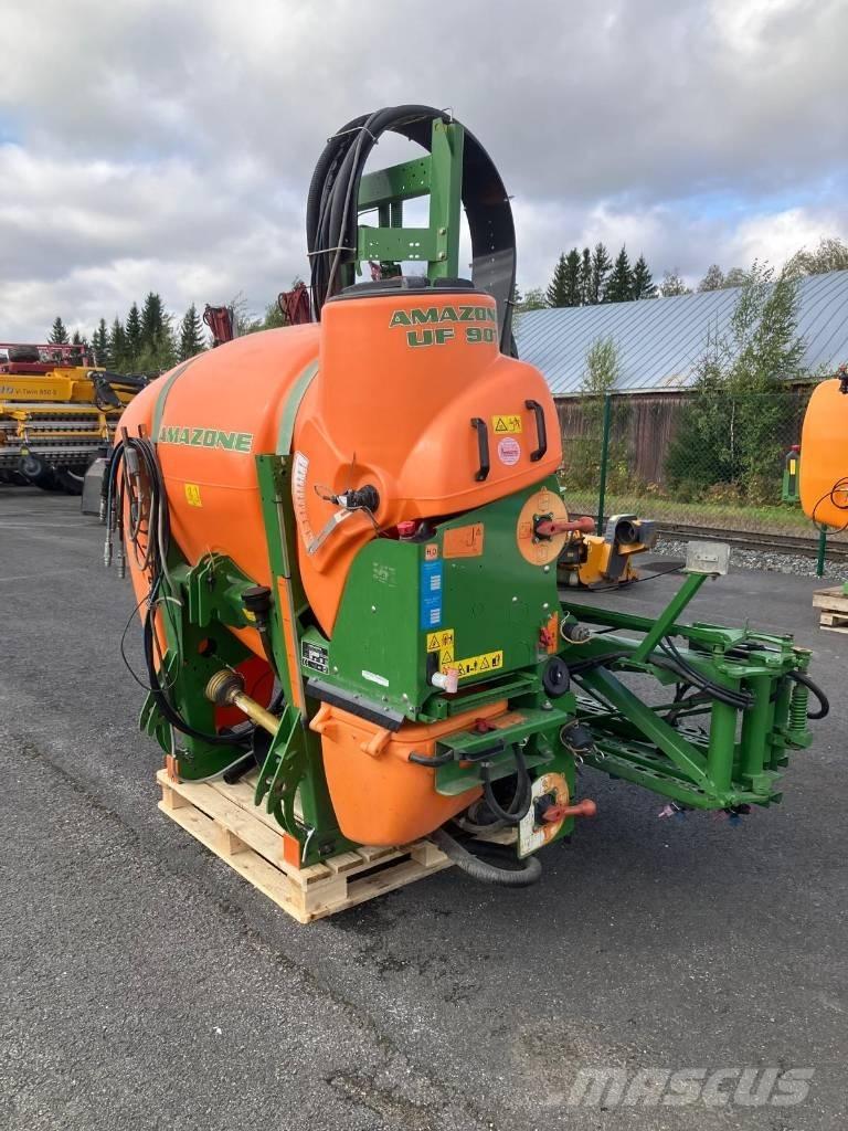 Amazone UF 901 Įmontuoti purkštuvai