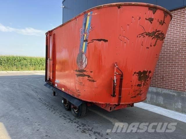 Peecon 24m³ Pašarų maišytuvai-dalytuvai