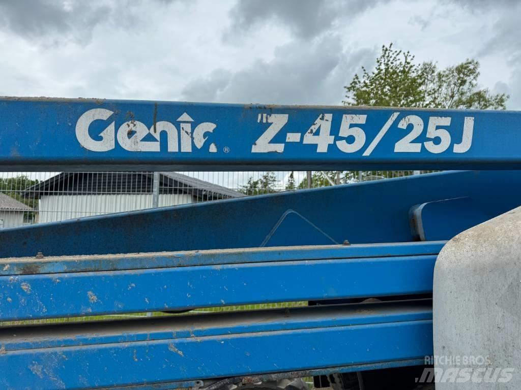 Genie Z 45/25 Alkūniniai keltuvai