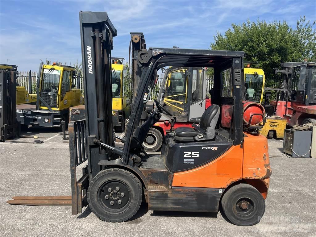 Doosan G25E-5 LPG (dujiniai) krautuvai