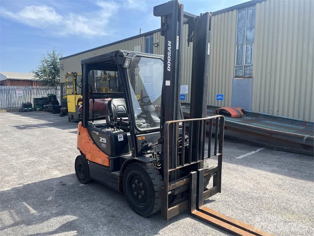 Doosan G25E-5 LPG (dujiniai) krautuvai