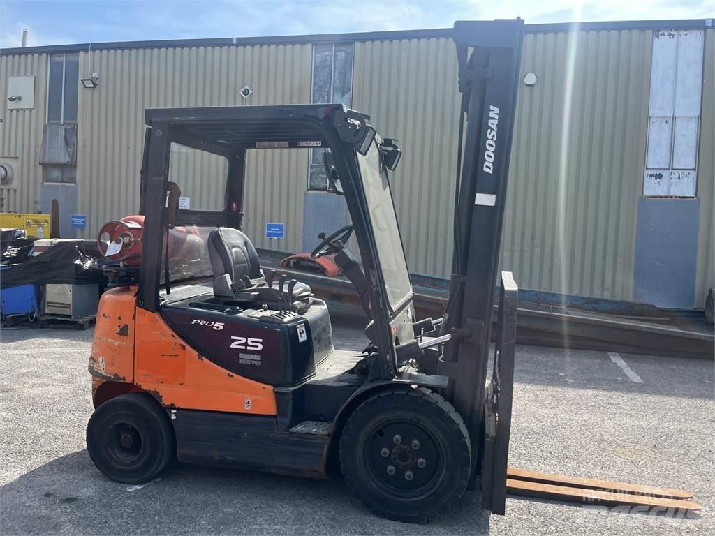 Doosan G25E-5 LPG (dujiniai) krautuvai
