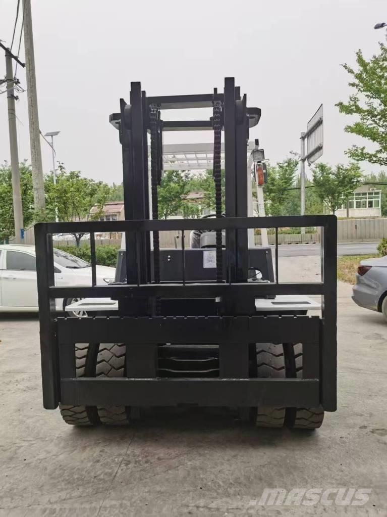 TCM FD 50 Dyzeliniai krautuvai