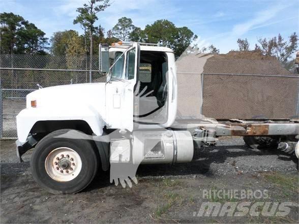 Mack DM600 Statyba - Kita