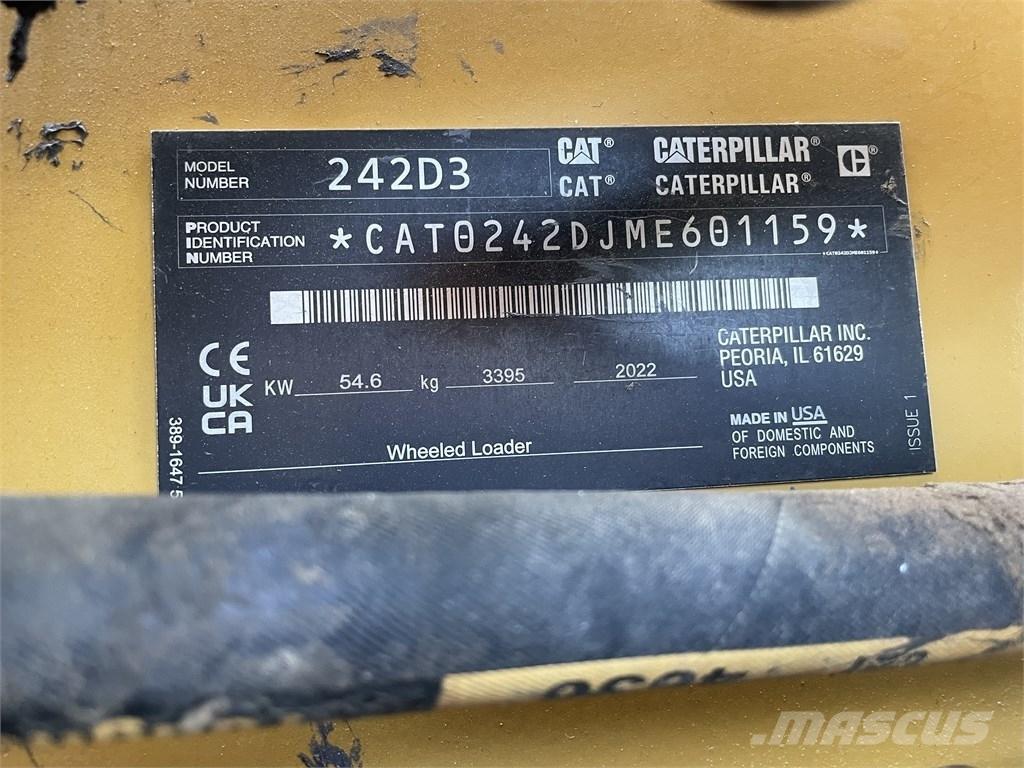 CAT 242D3 Krautuvai su šoniniu pasukimu