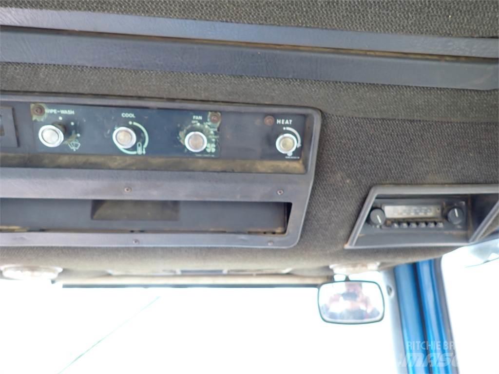Ford TW25 Traktoriai