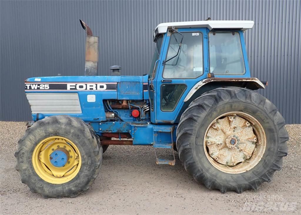 Ford TW25 Traktoriai