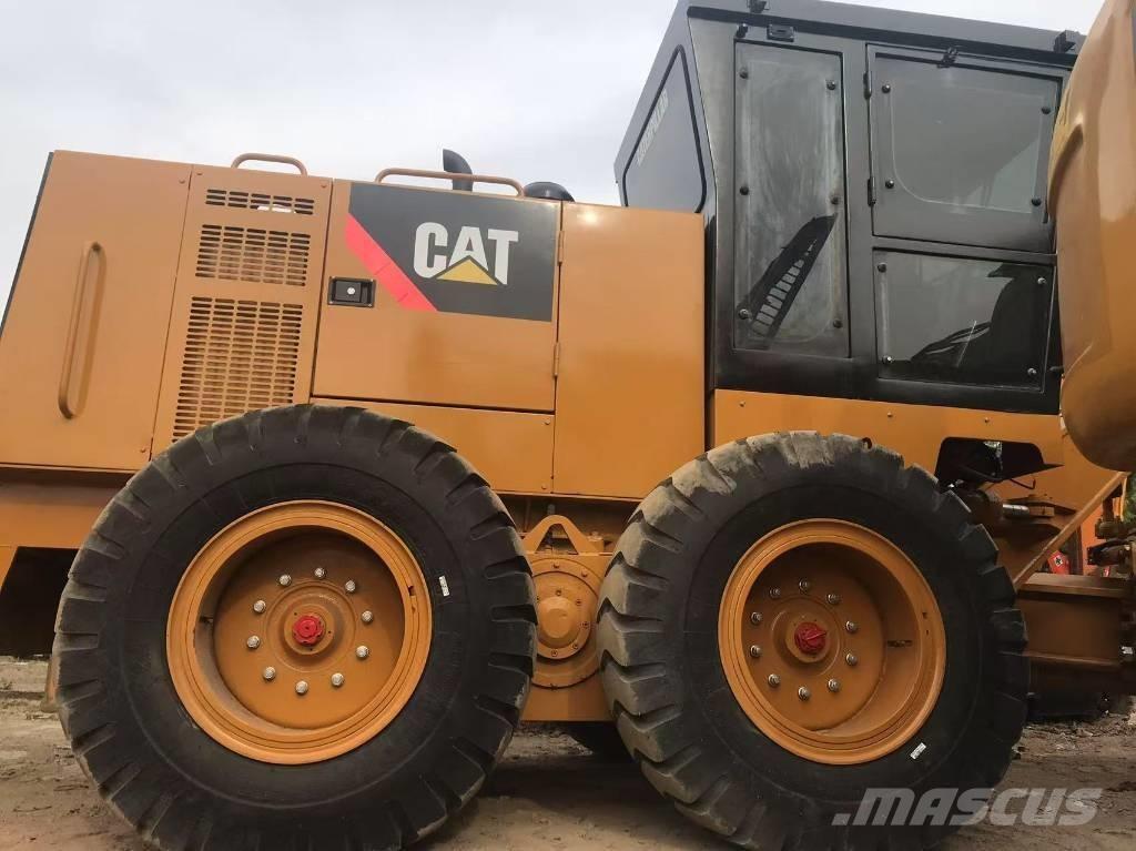 CAT 140k Greideriai