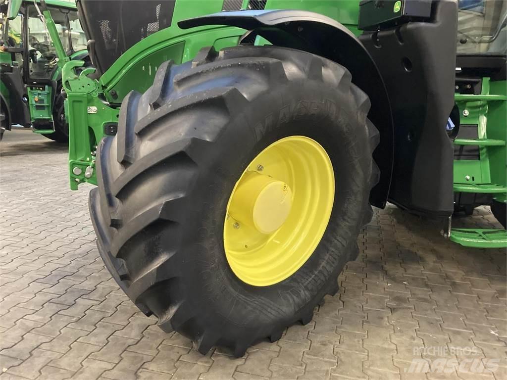 John Deere 6R 215 Traktoriai