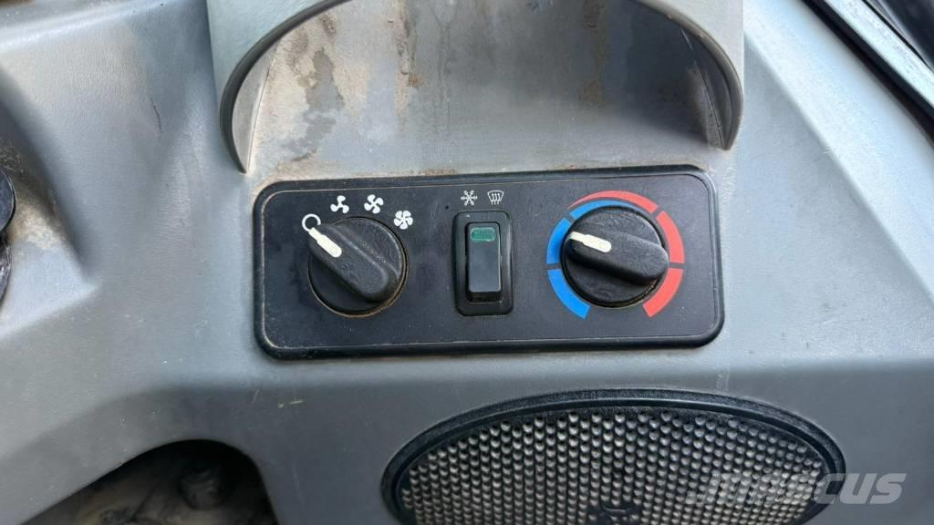 Bobcat T 590 Krautuvai su šoniniu pasukimu