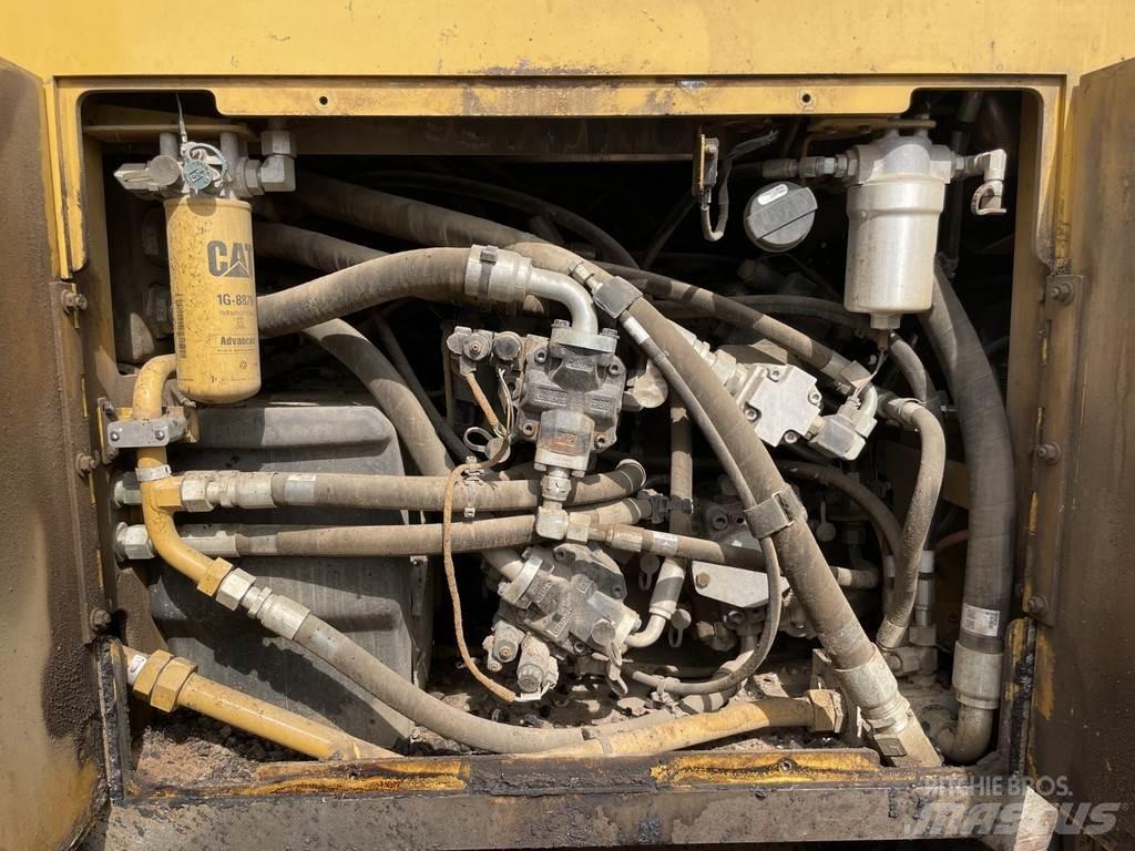 CAT AP555F Asfalto klotuvai