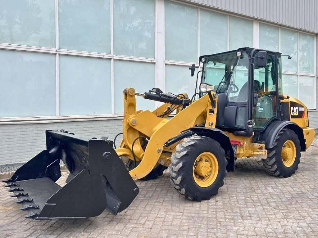 CAT 906 M    2016 Naudoti ratiniai krautuvai
