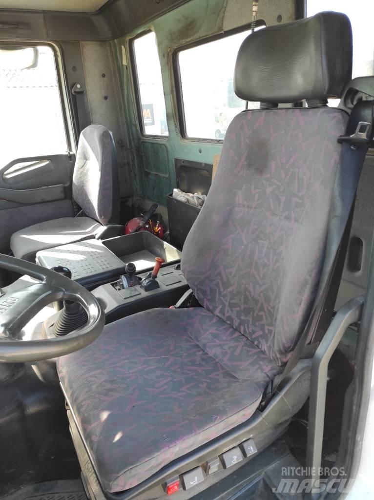 Iveco MP260 E35H Savivarčių priekabų vilkikai