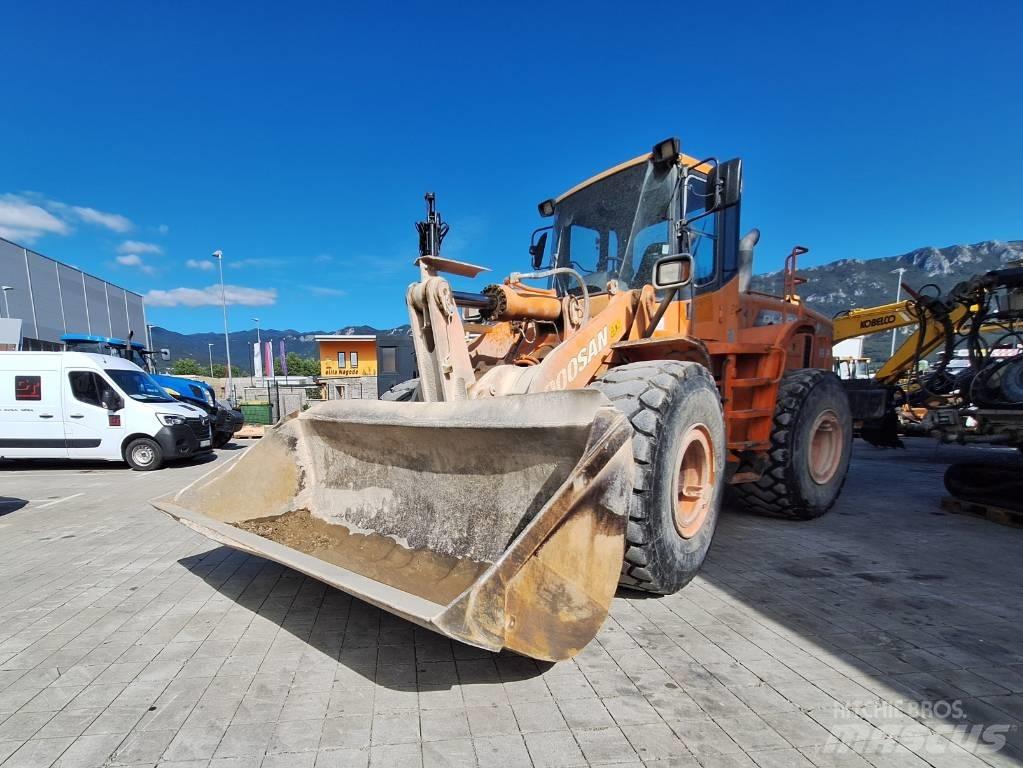 Doosan DL 300 Naudoti ratiniai krautuvai
