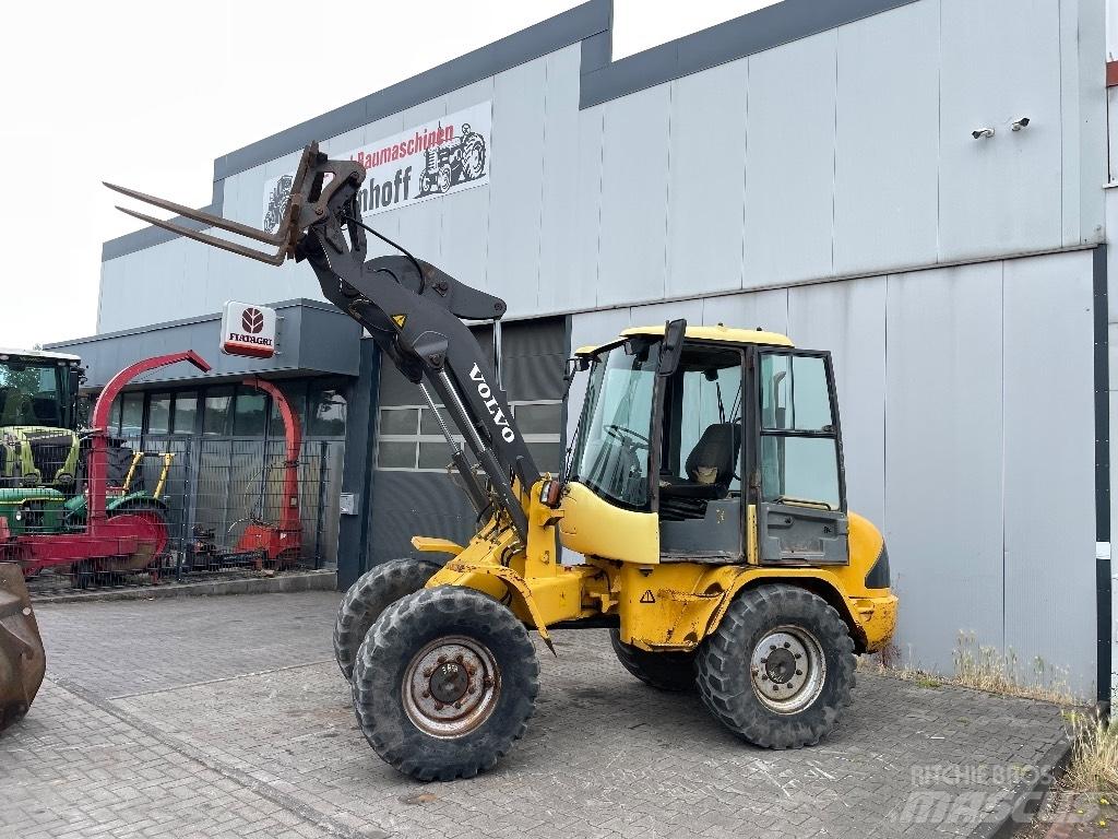 Volvo L 30 B Naudoti ratiniai krautuvai