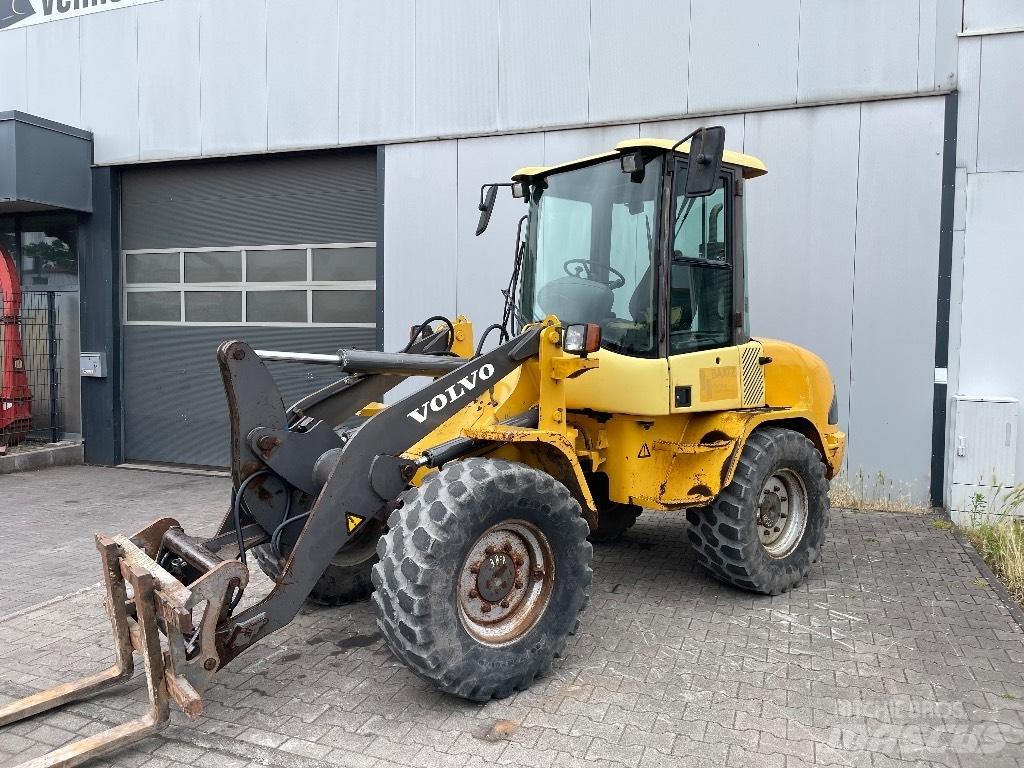 Volvo L 30 B Naudoti ratiniai krautuvai