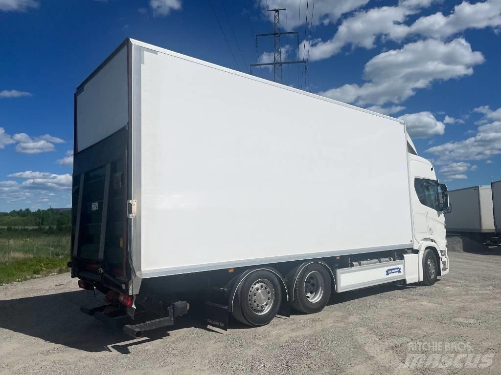 Scania R540B6X2*4NB Sunkvežimiai su dengtu kėbulu
