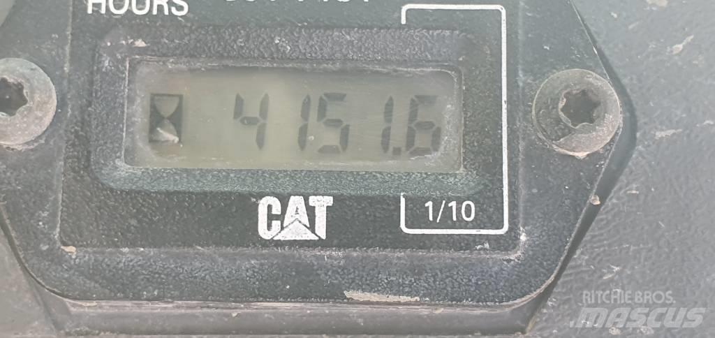 CAT 247 B 3 Krautuvai su šoniniu pasukimu